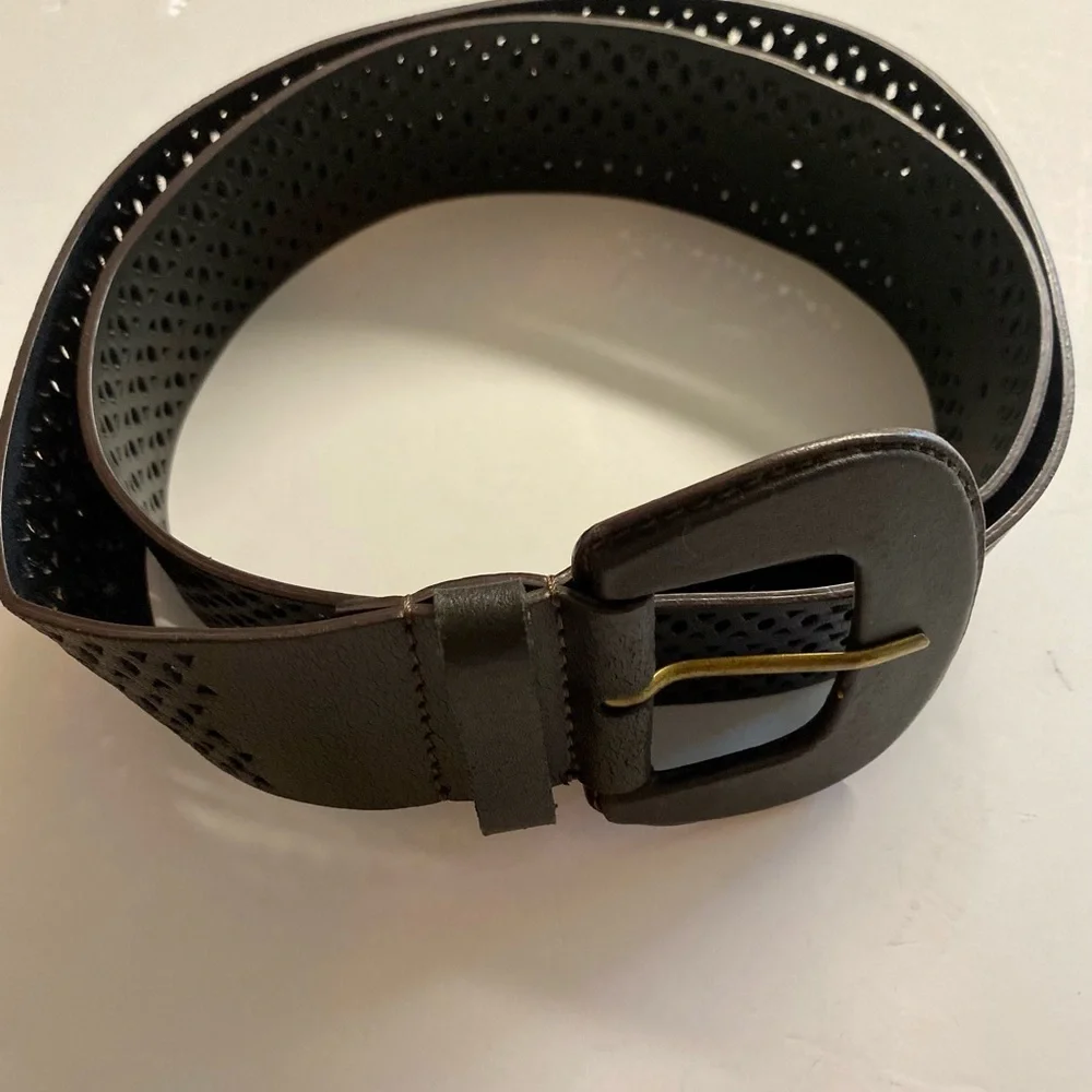 Chico’s dark brown leather belt.Size M/L is 42” long